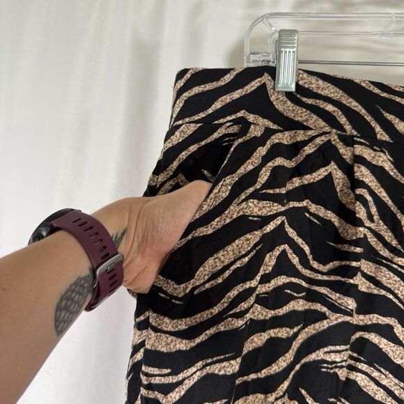 New Torrid Pants Women's 2R Black Beige Animal Print Pull On Wide Leg Lightweigh - Picture 5 of 12